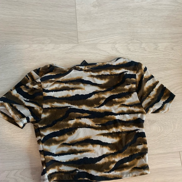 Crop top cutout size small - Picture 2 of 2